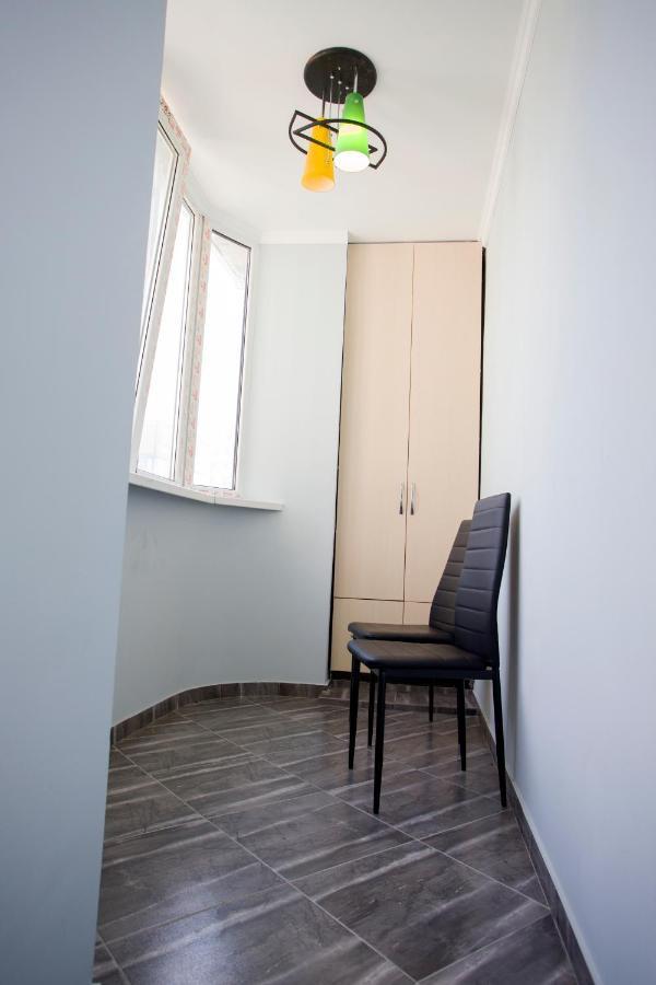 Apartament Curat Si Confortabil Str. Ismail 86 In Centrul Chisinaului Lägenhet Exteriör bild